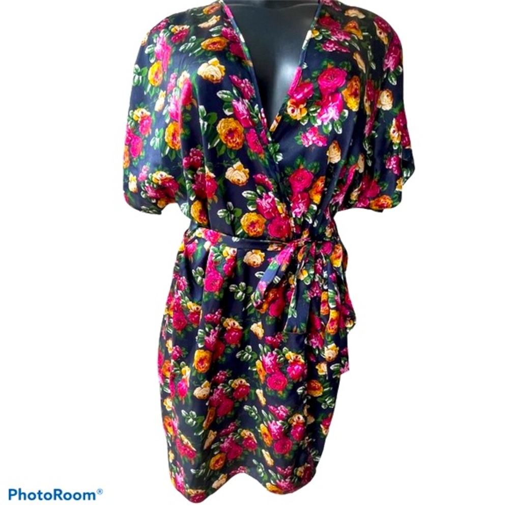 LINDA EXCLUSIVELY FOR EATON vintage flowered robe